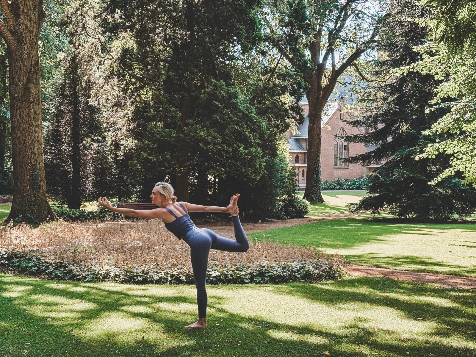 Yoga in de tuin bij het Franciscushuis, Denekamp